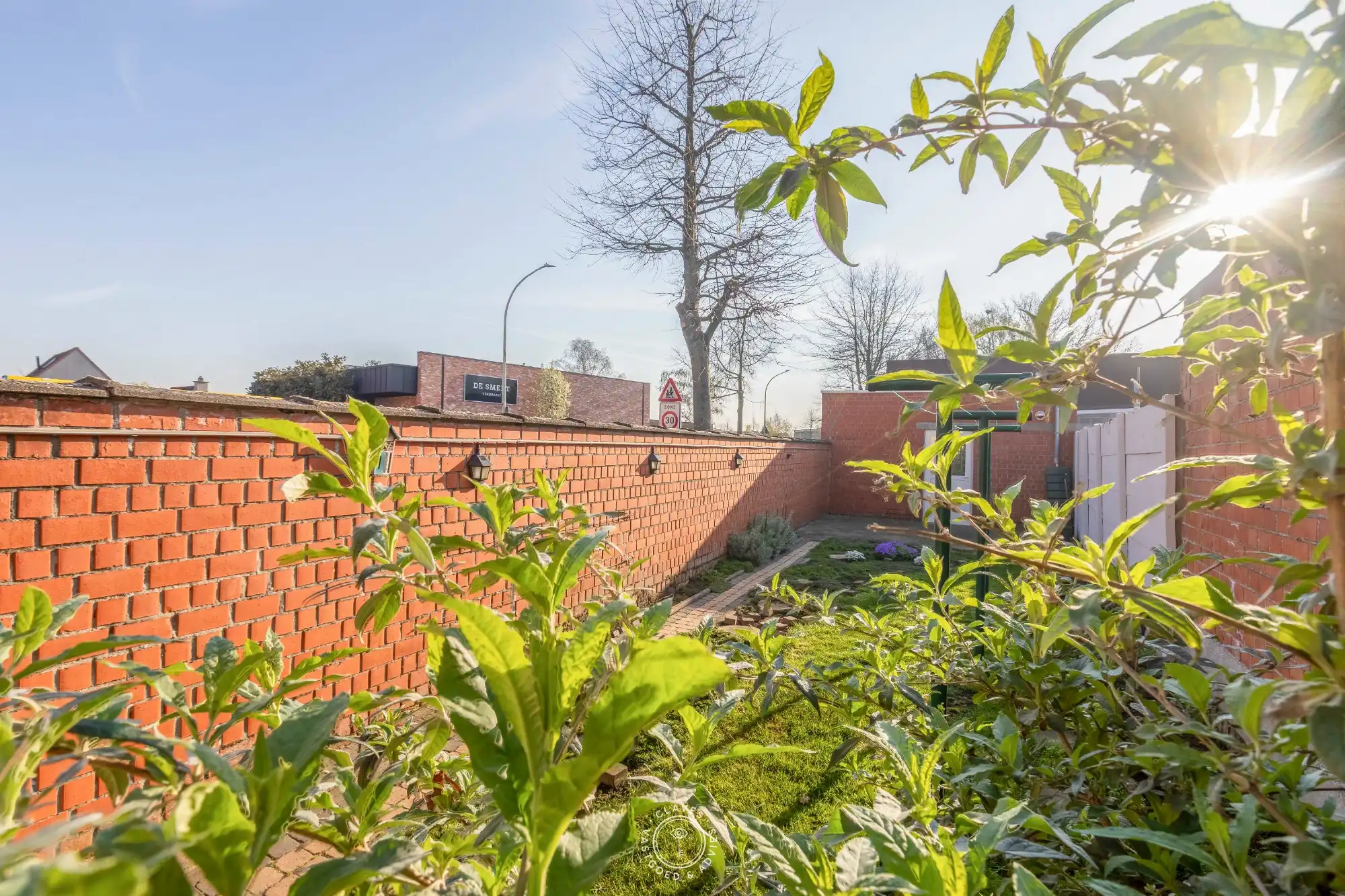 Fijne halfopen bebouwing met garage en tuin foto 2