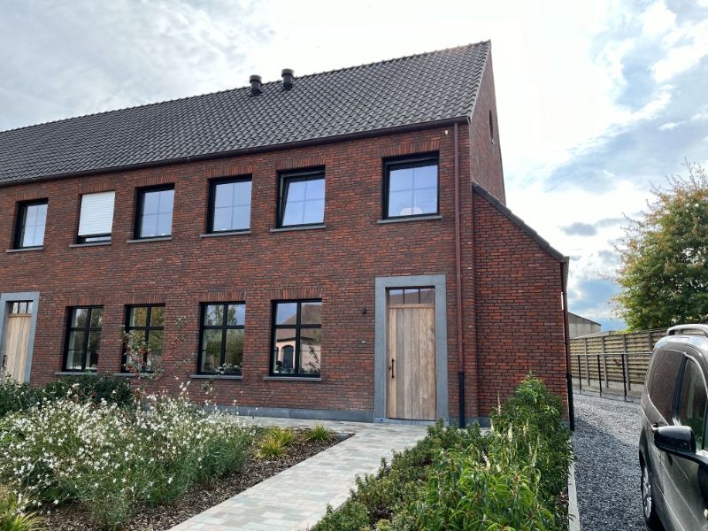 Nieuwbouwwoning met 3 slaapkamers, tuin en garage foto 16