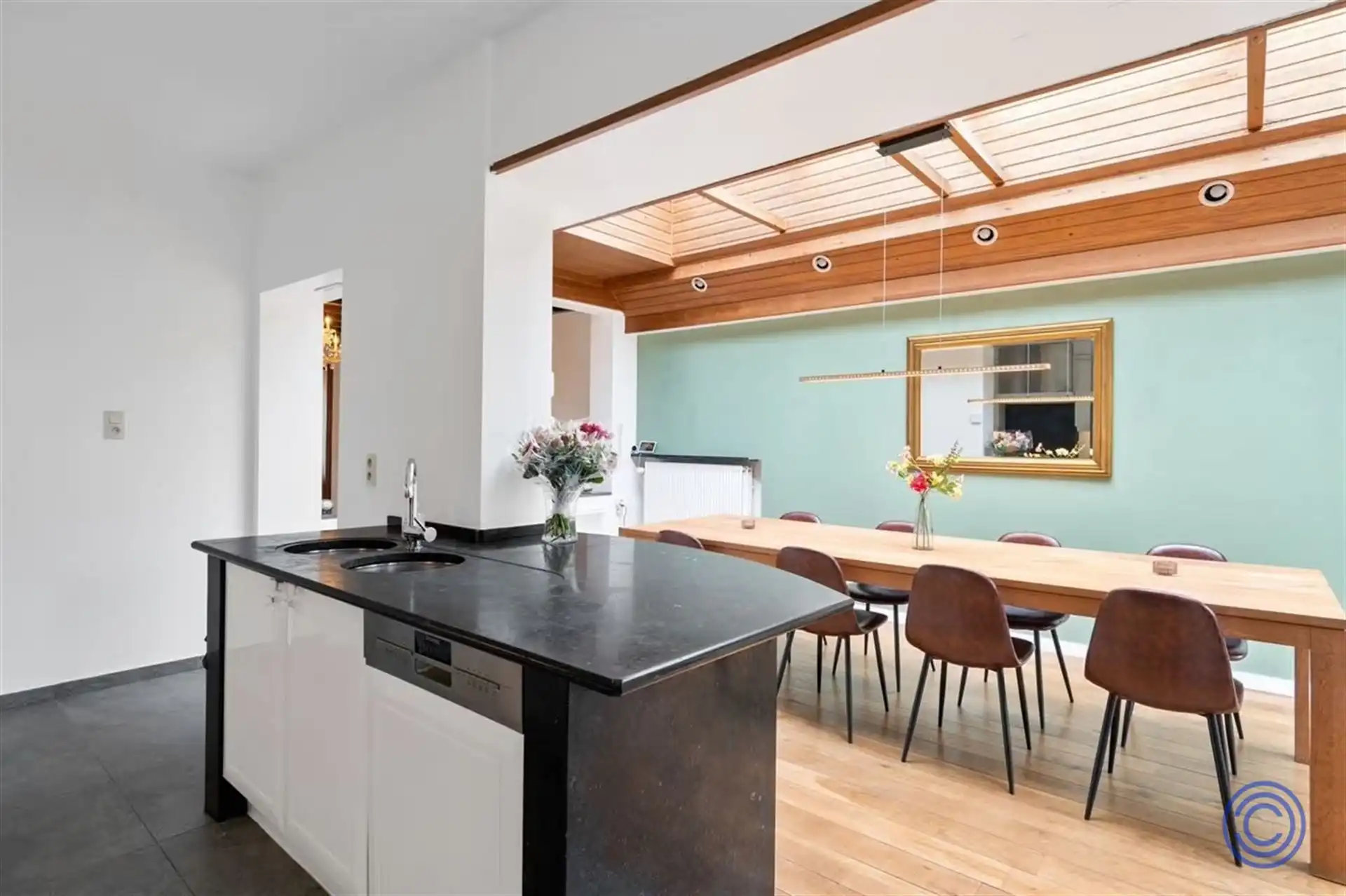 Instapklaar gelijkvloers met 3 slpk + tuin + dubbele garage! foto 5