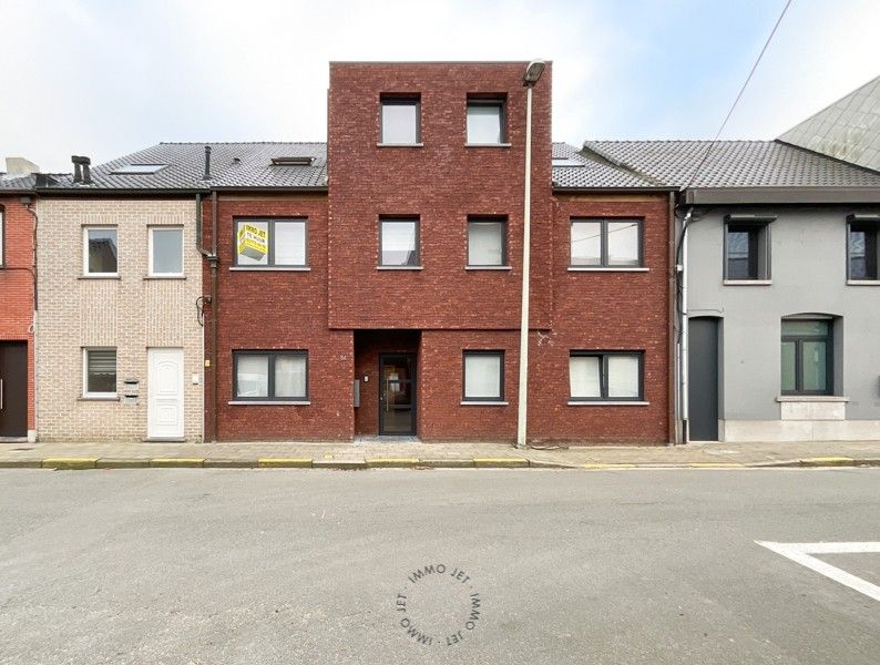 Investeringsvastgoed van 4 appartementen met 4 garages in hartje Beveren foto {{pictureIndex}}