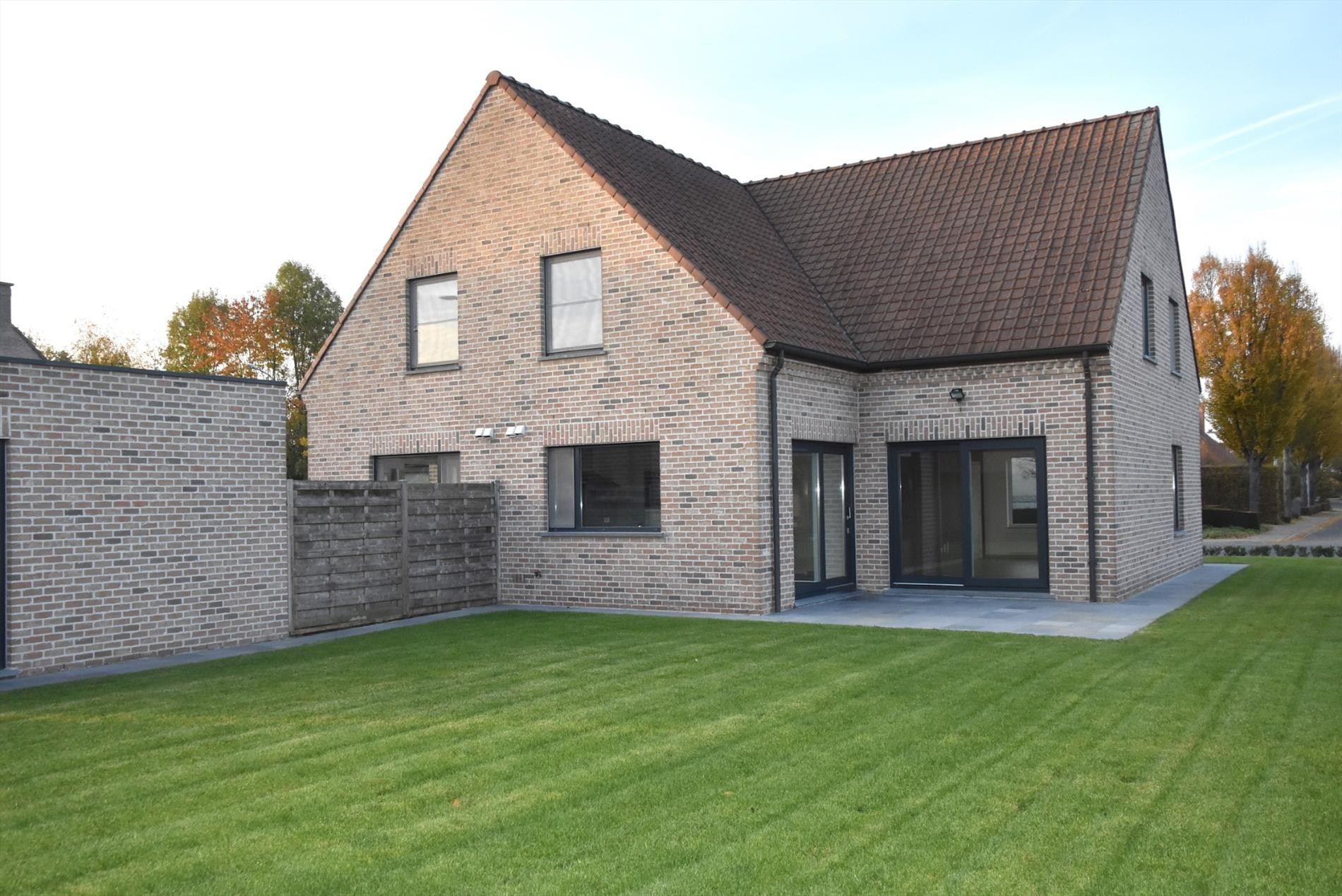 Heel mooie koppelwoning te huur in centrum Wevelgem! foto 16