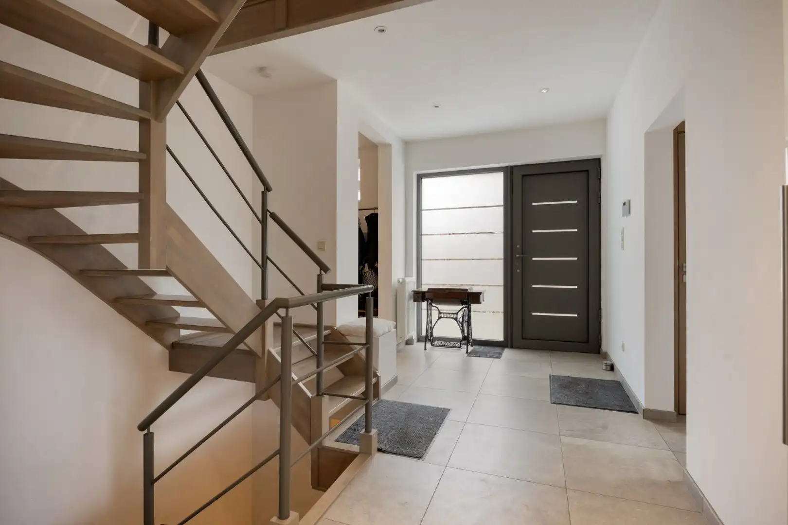 Ruime gerenoveerde villa met 5 slaapkamers en 2 badkamers, tuin en garage in Kessel-Lo, EPC-waarde 285 kWh/m²  foto 3