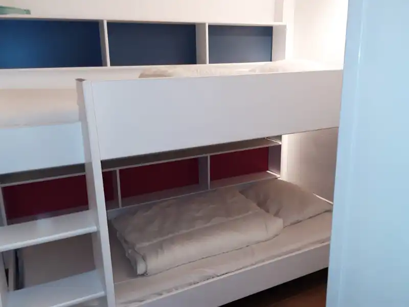 Mooi gerenoveerd 2-slaapkamer-appartement  met zeezicht. foto 18