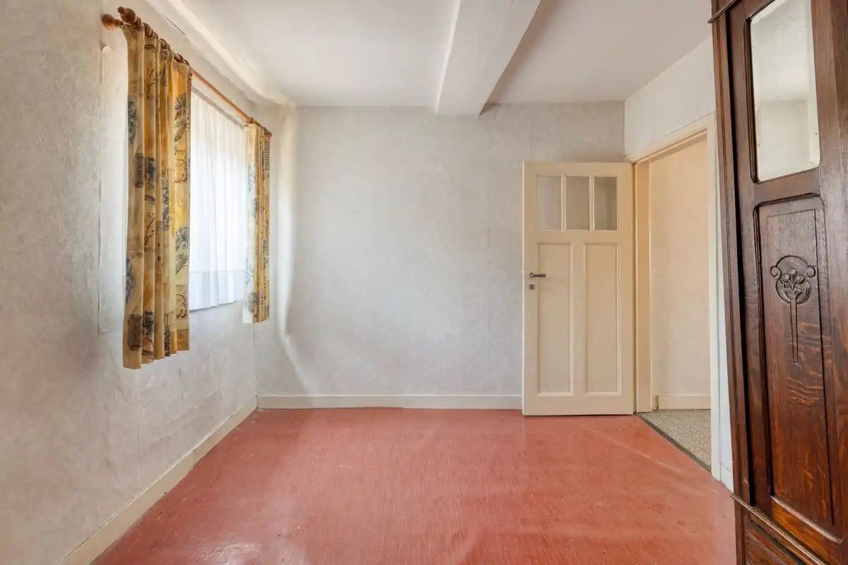 Te renoveren woning met veel potentieel op rustige ligging foto 12