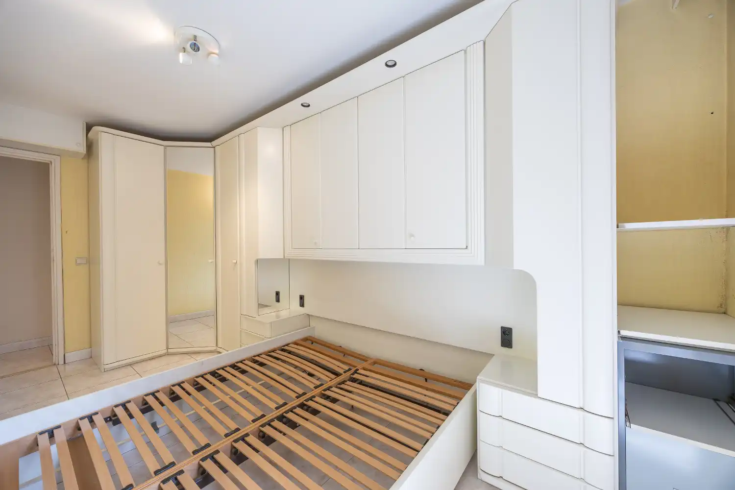 Uniek appartement met frontaal zicht op het casinoplein (met zeezicht!) foto 16