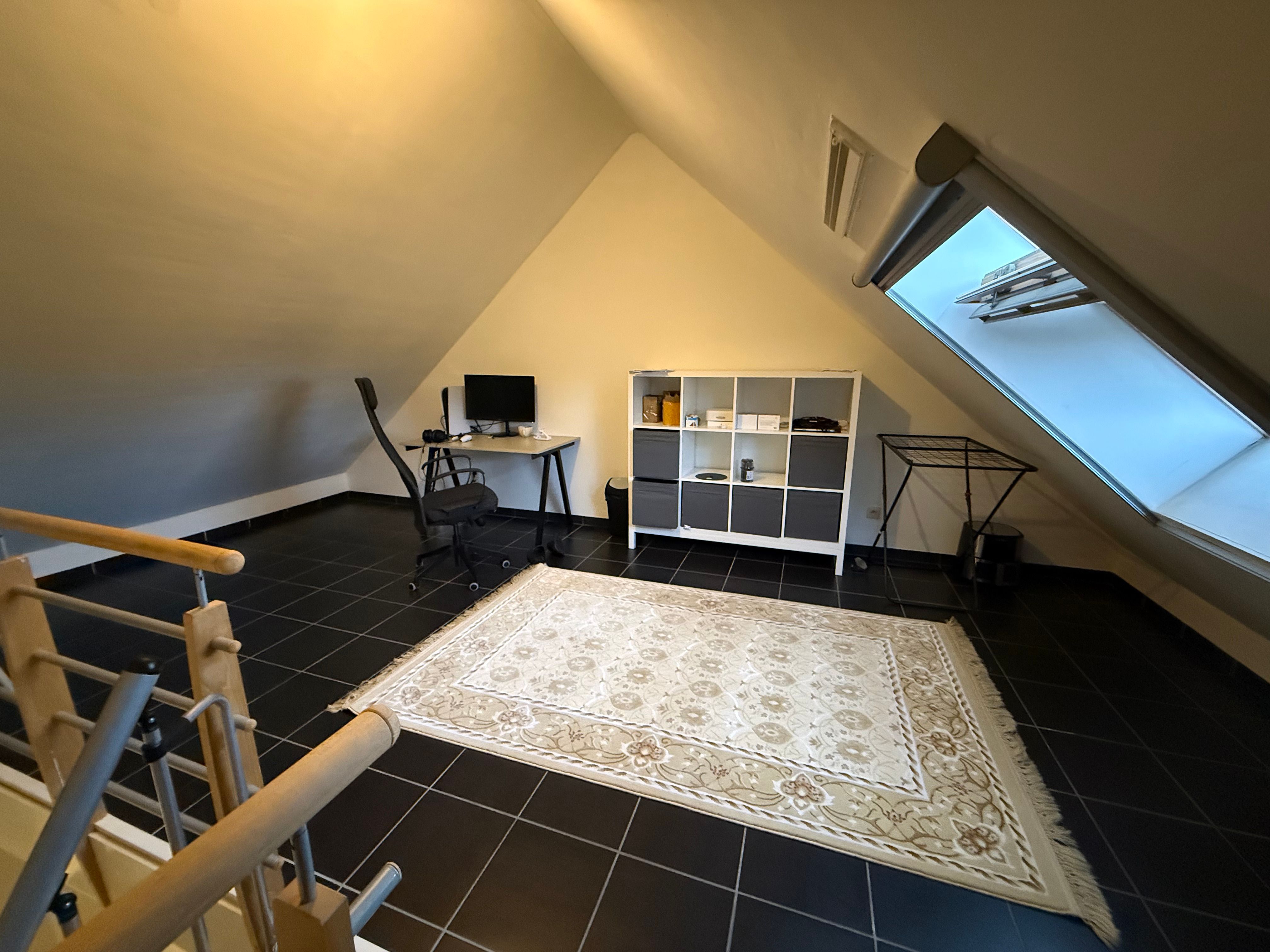 Ruim, energiezuinig triplex-appartement met terras in het hart van Lanaken foto 9