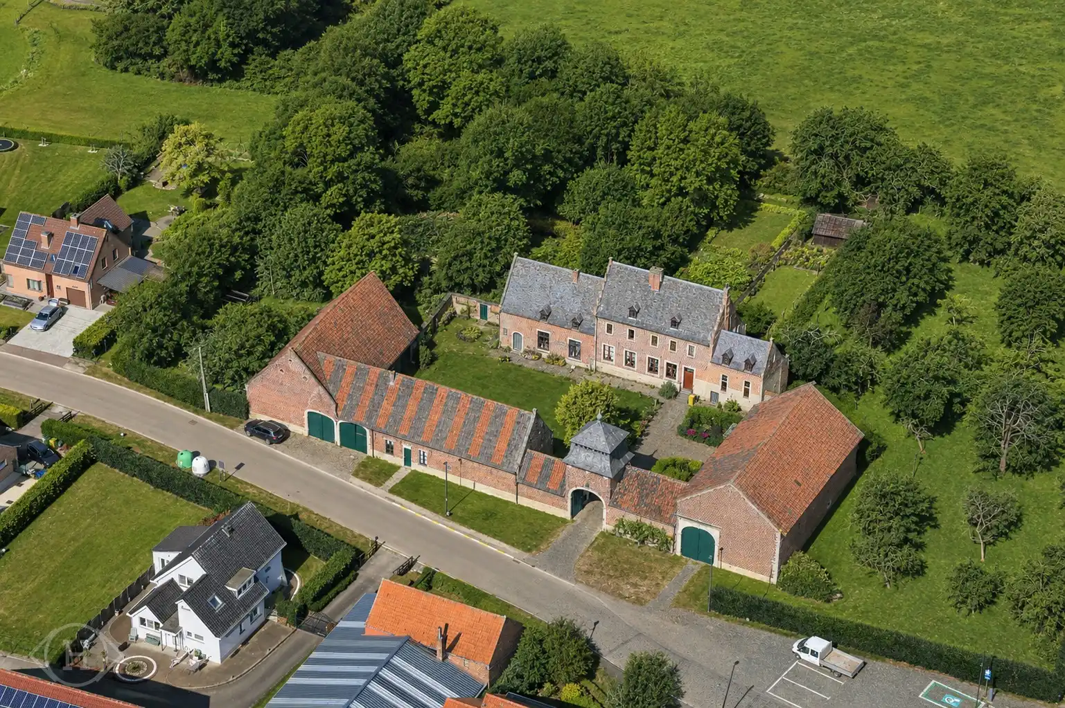 Uitzonderlijke hoeve of ontwikkeling 7 wooneenheden foto 2