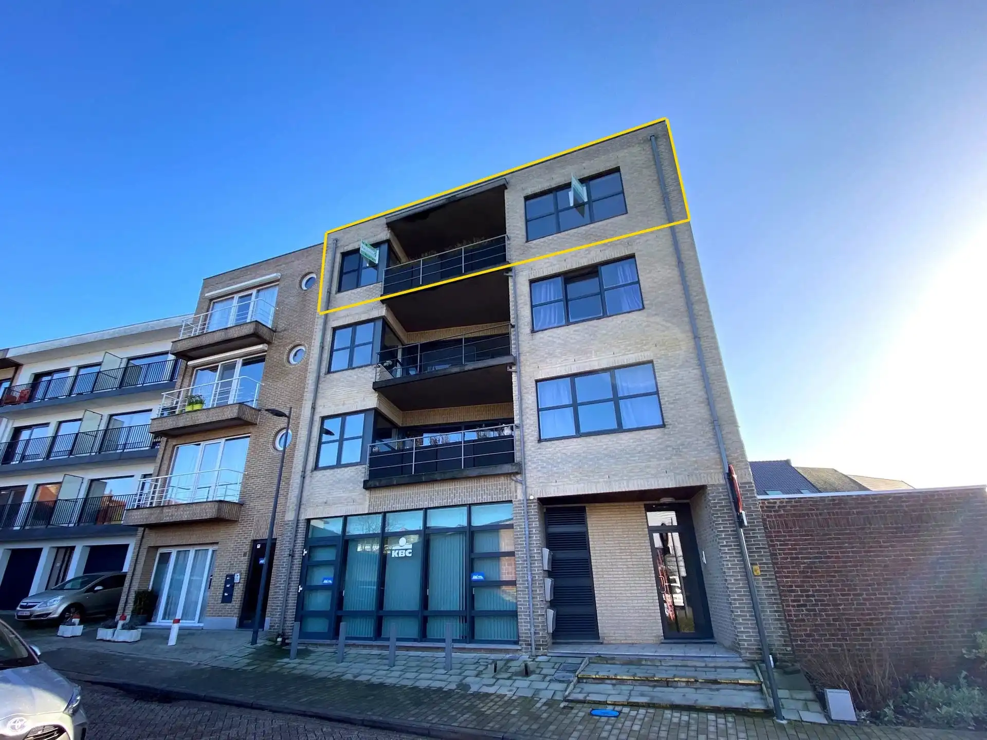 Stijlvol en lichtrijk appartement met twee terrassen en open uitzicht foto 12