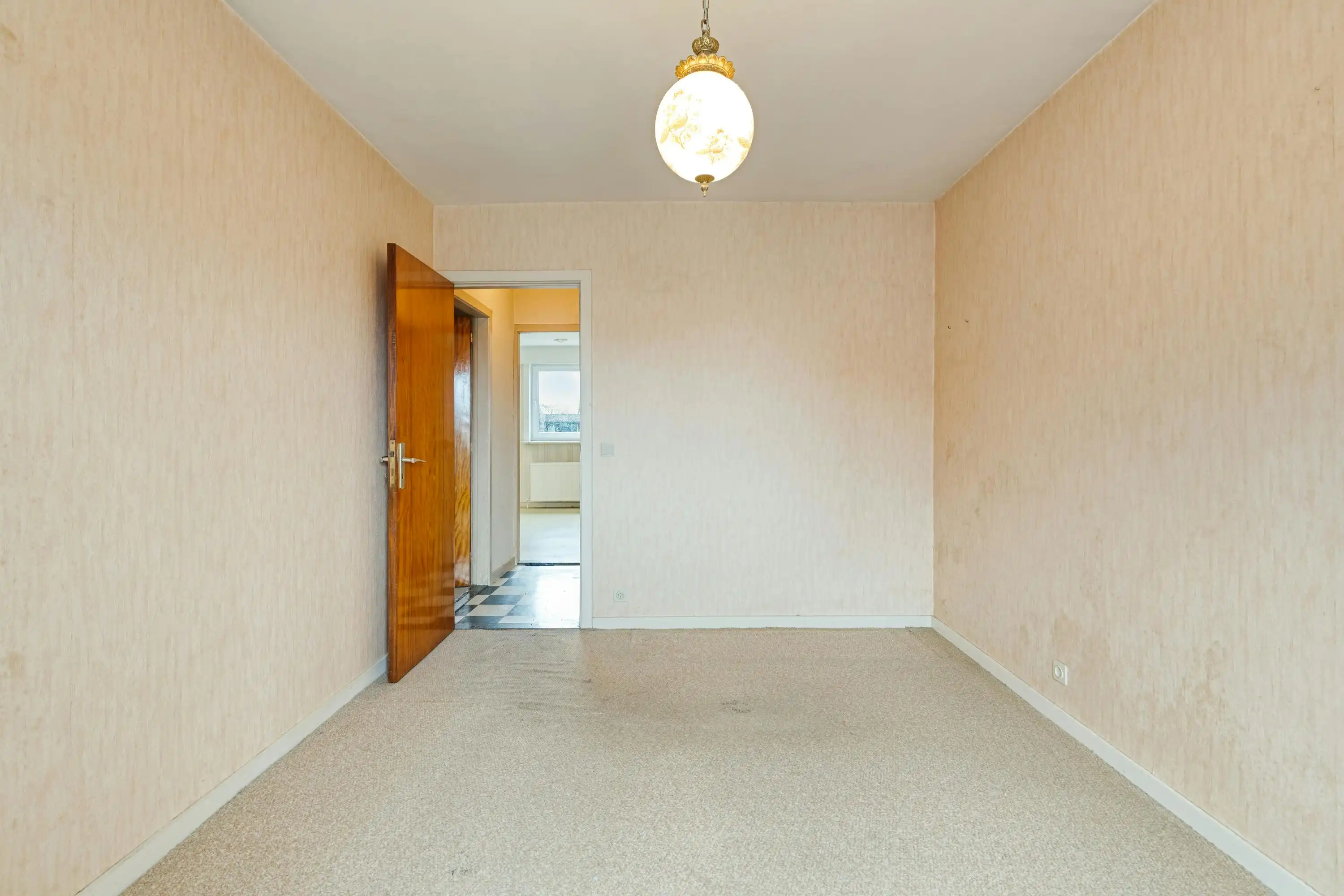 Te renoveren appartement op 4de verdieping te Deurne-zuid! foto 9