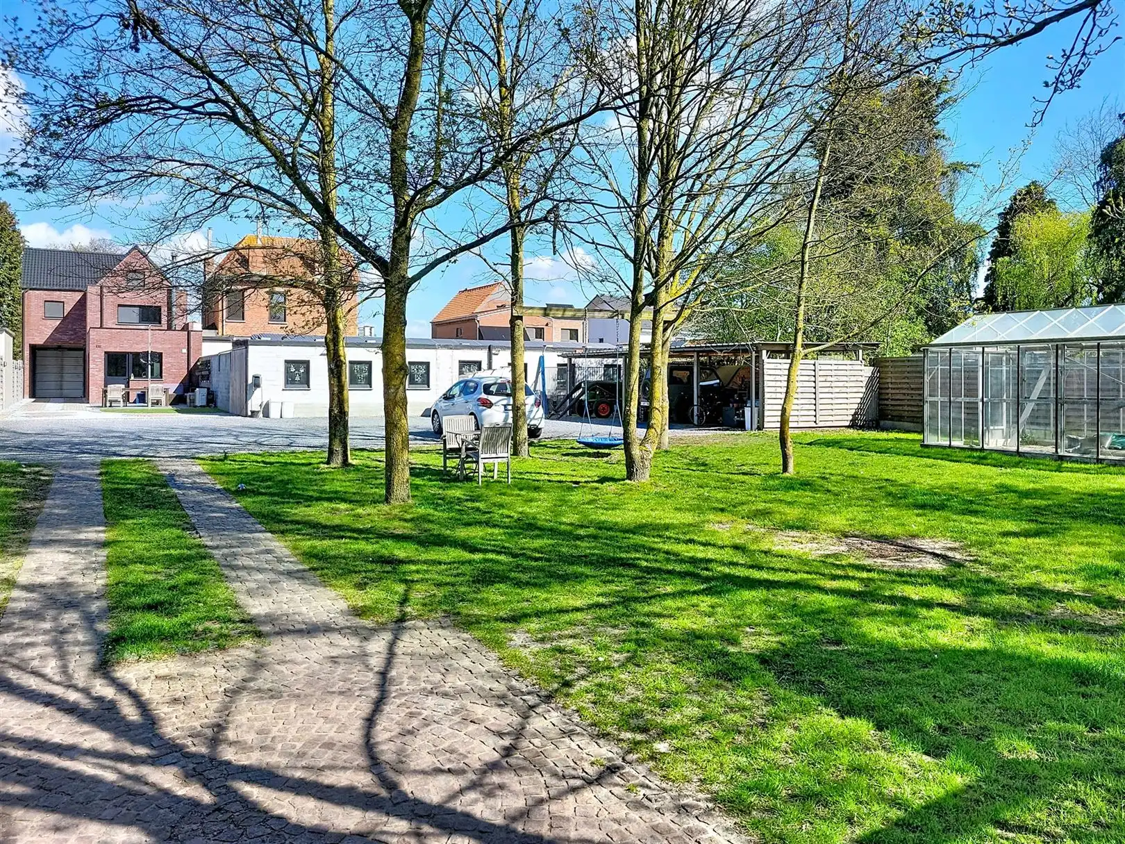 uitzonderlijke eigendom met garage en grote tuin (2287 m²) foto 2