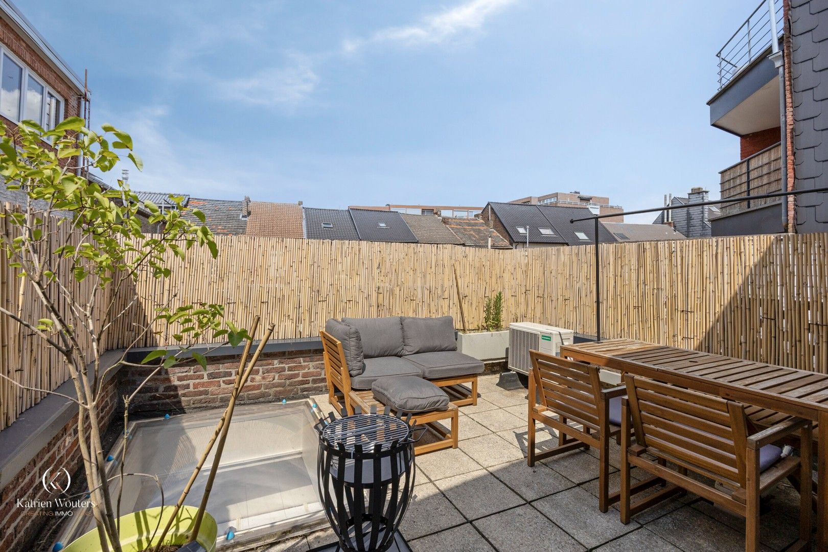 Eengezinswoning met terras foto {{pictureIndex}}