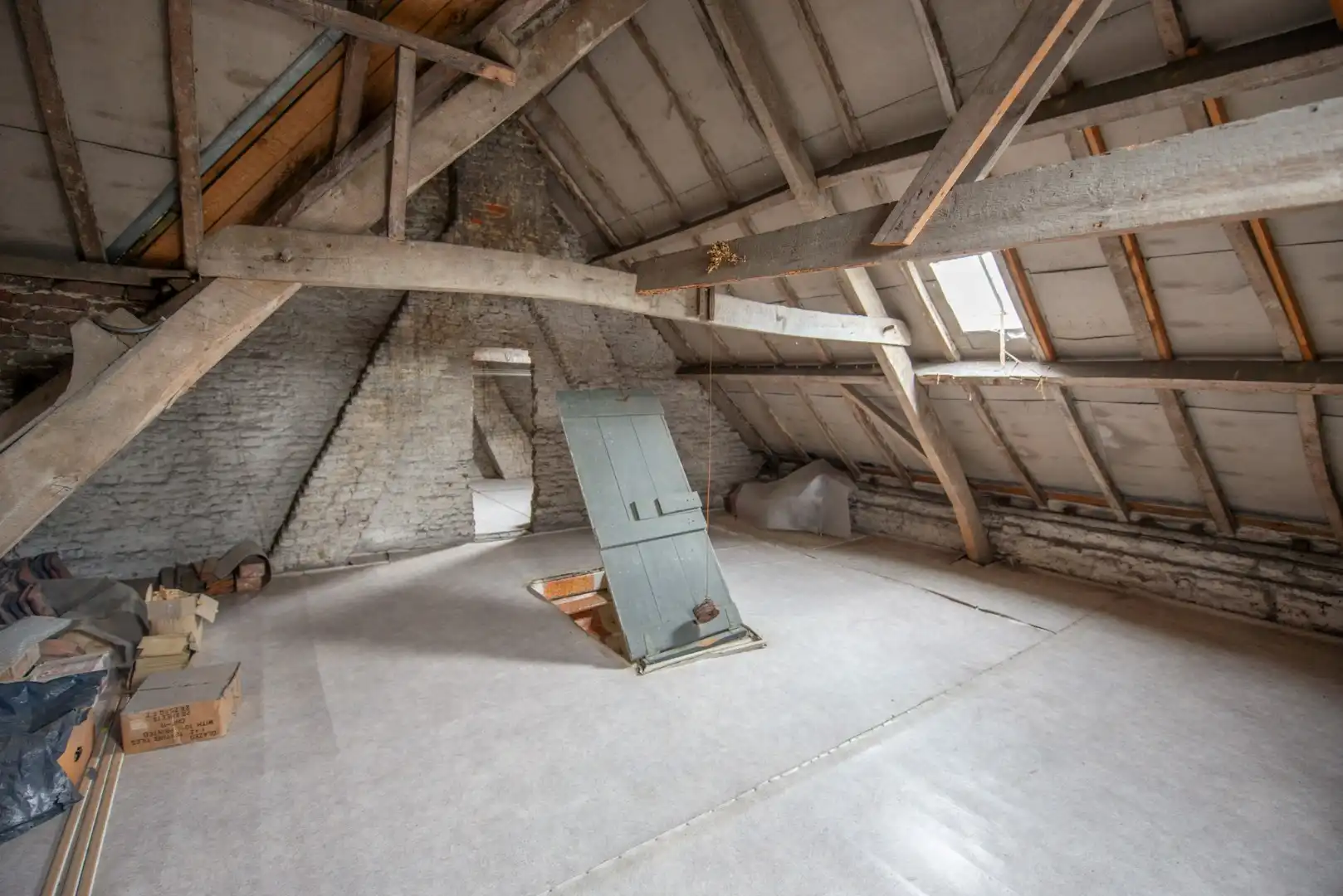 Casco woning met kantoorfunctie, ruime garage en een knusse binnenkoer foto 19