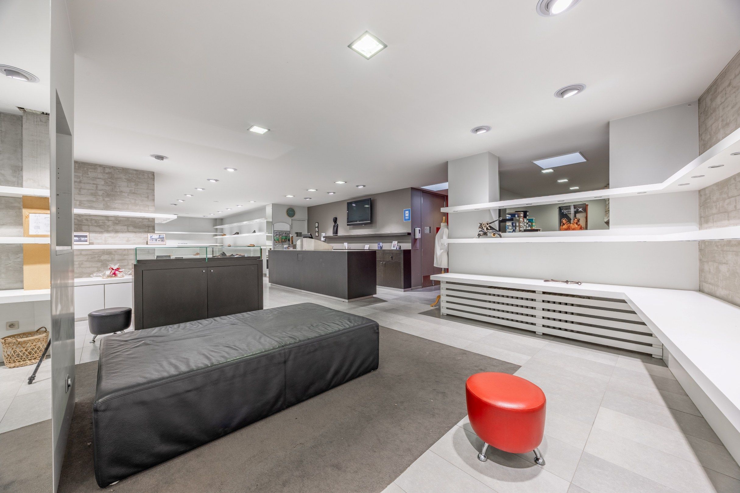 CENTRAAL GELEGEN COMMERCIEEL HANDELSPAND foto 7