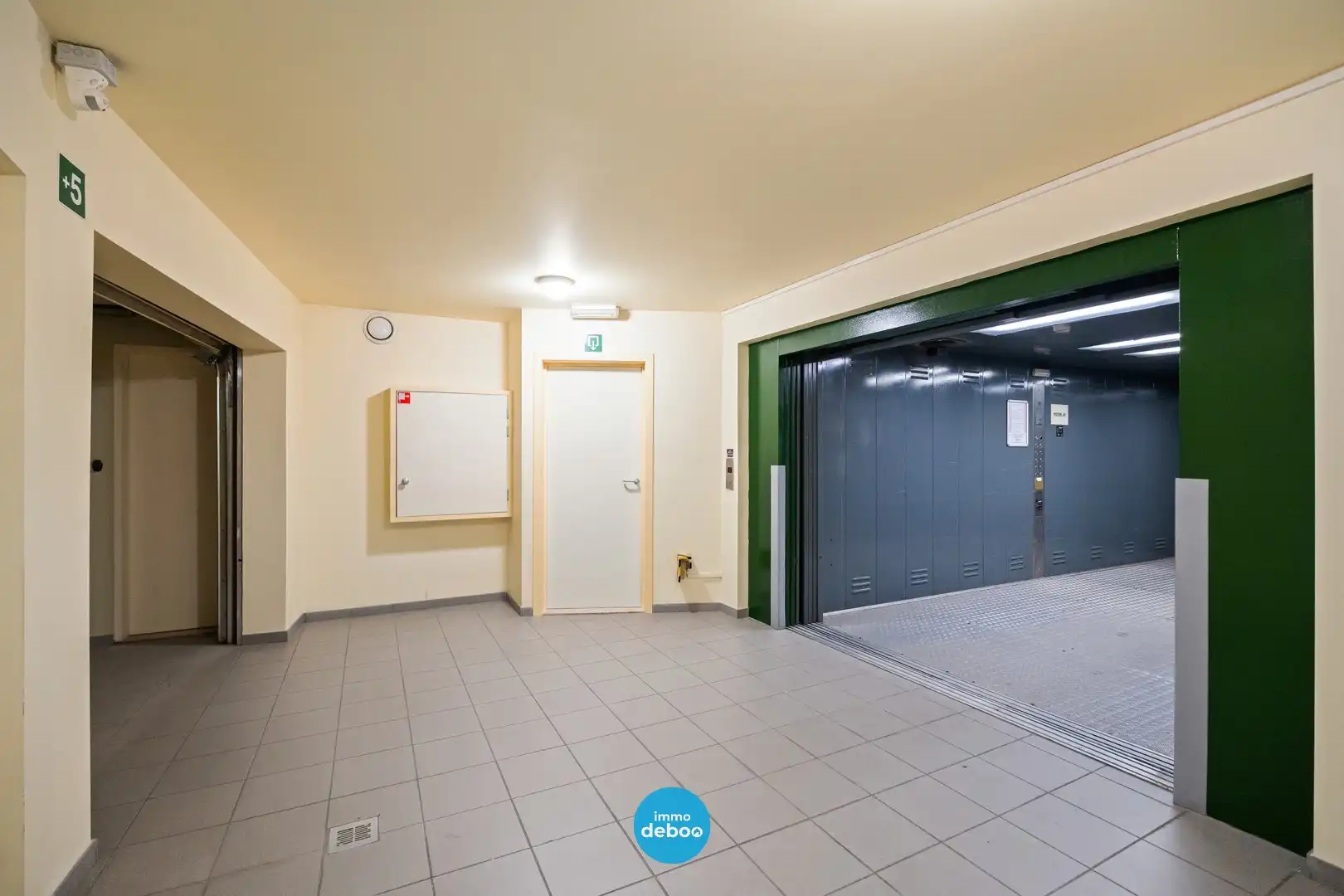 Ruim hoekappartement met zee- en havenzicht foto 16