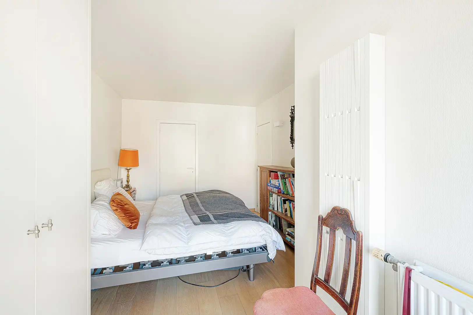 Lichtrijk appartement op enkele stappen van de Dumortierlaan. foto 16