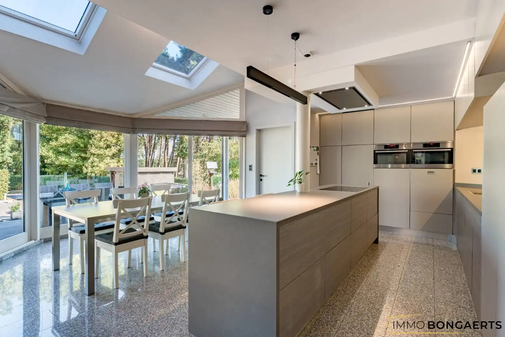 Bijzonder ruime woning op een uitzonderlijk perceel van maar liefst 16 are foto 9
