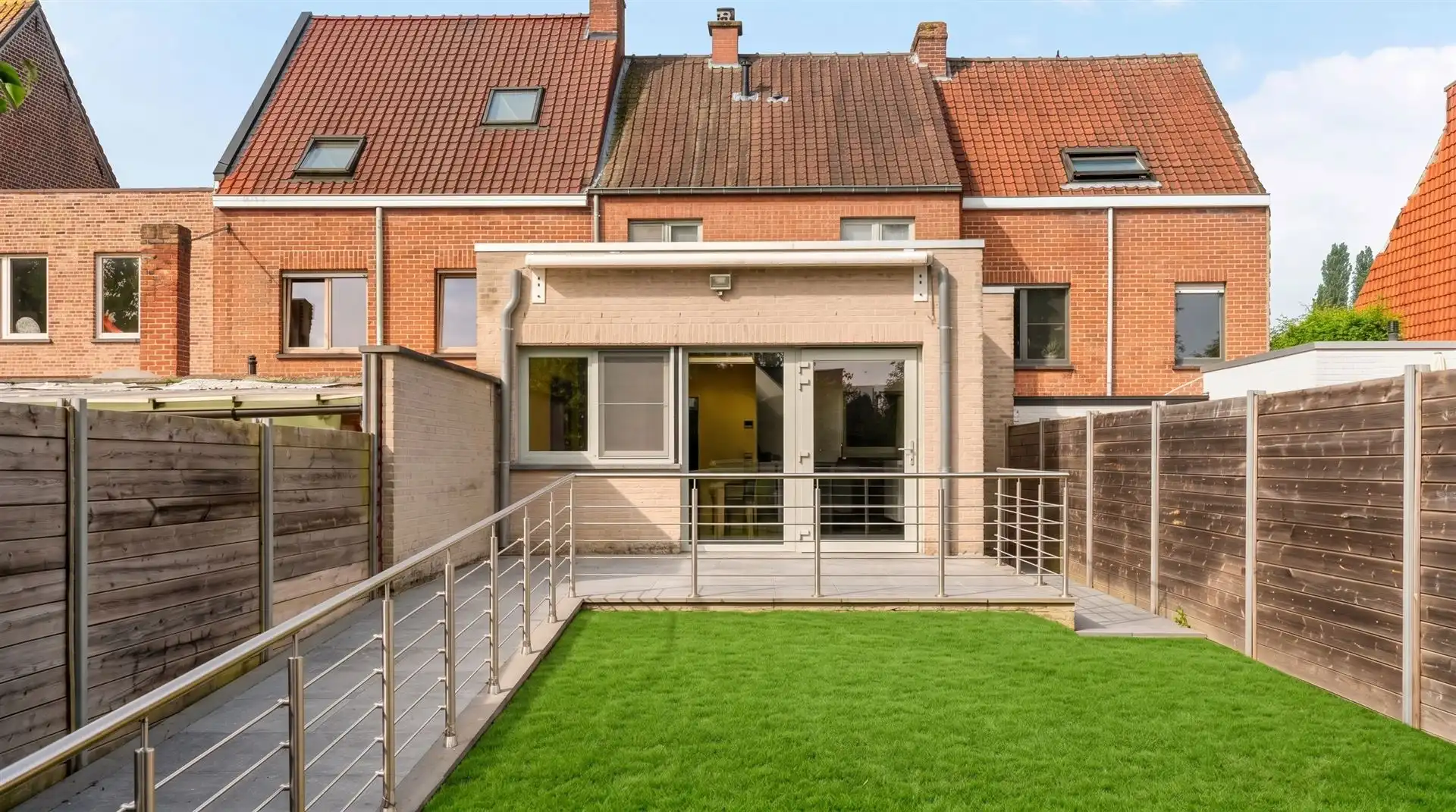 Ruime instapklare woning met 4 slpk, garage en tuin in Heule foto 5