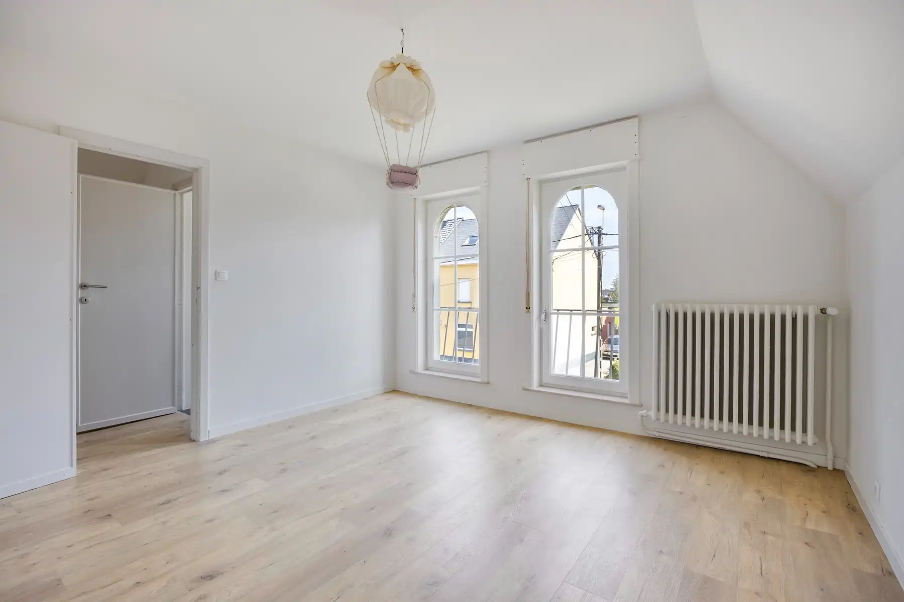 Karaktervolle woning met terras en grote tuin. foto 18