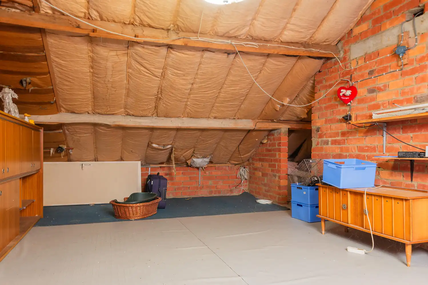 Vrijstaande woning met 3 slaapkamers op prachtig perceel van 17a 85ca foto 21