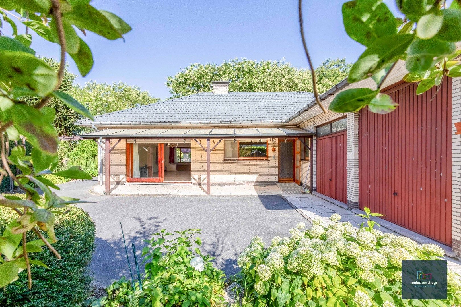Rustig gelegen ruime bungalow met dubbele garage in Drongen foto 21