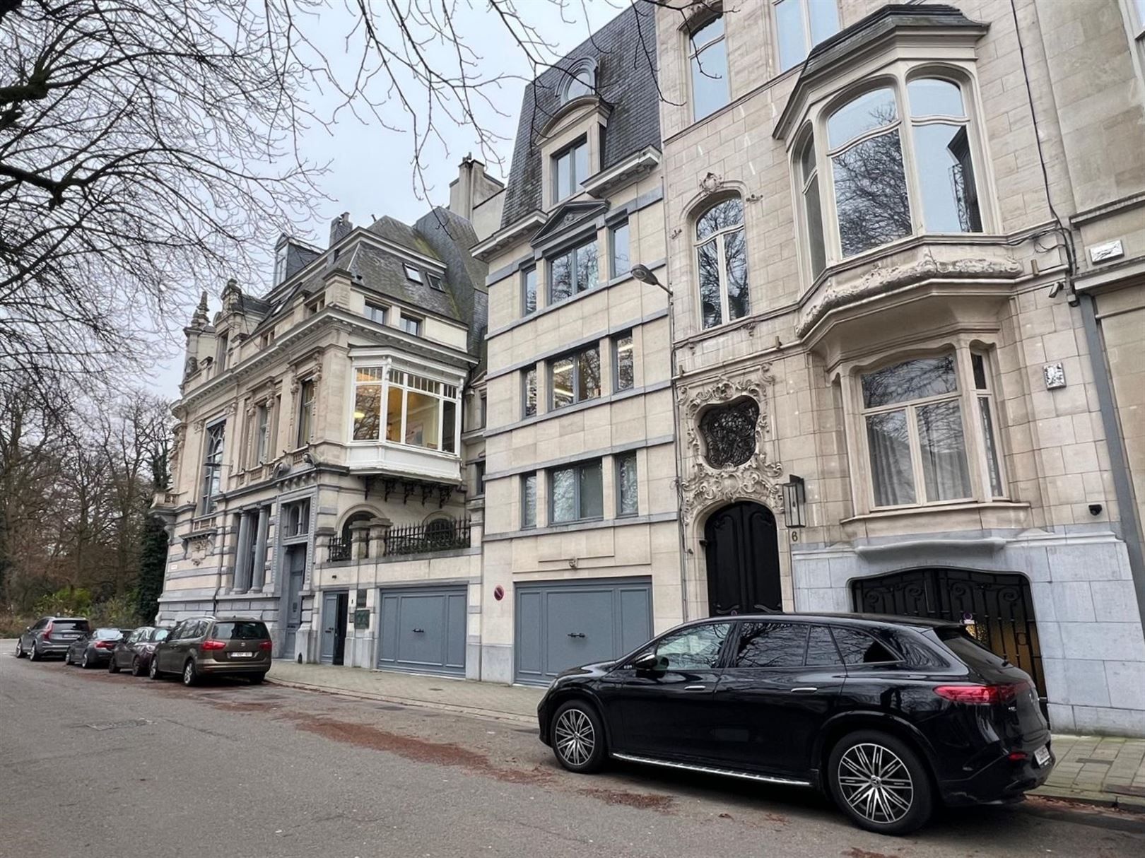 Kantoren in herenhuis vlakbij stadspark te Antwerpen foto {{pictureIndex}}