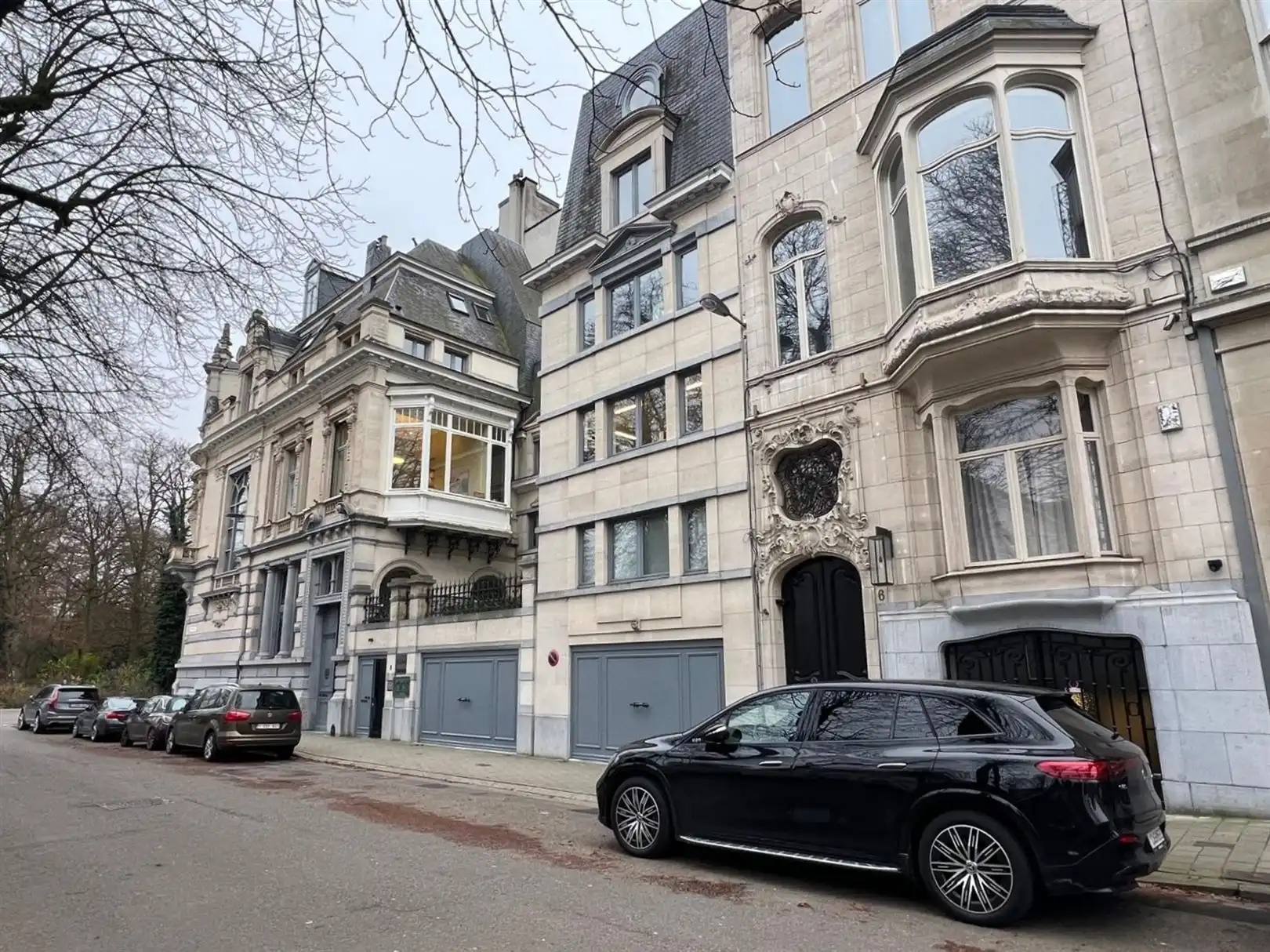 Kantoren in herenhuis vlakbij stadspark te Antwerpen foto {{pictureIndex}}