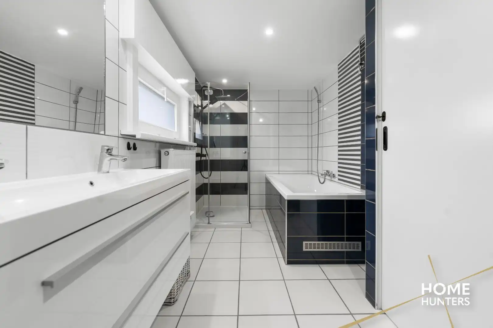 Gerenoveerde woning met 3 slaapkamers, zonnige tuin en een garage foto 18