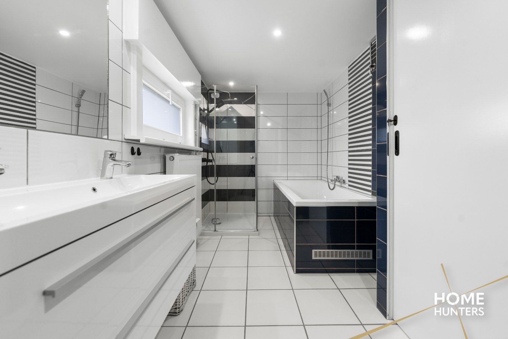 Gerenoveerde woning met 3 slaapkamers, zonnige tuin en een garage foto 18