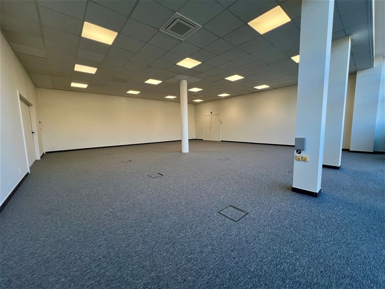 Vlot bereikbare kantoren aan op-en afrit van de E40 foto 16