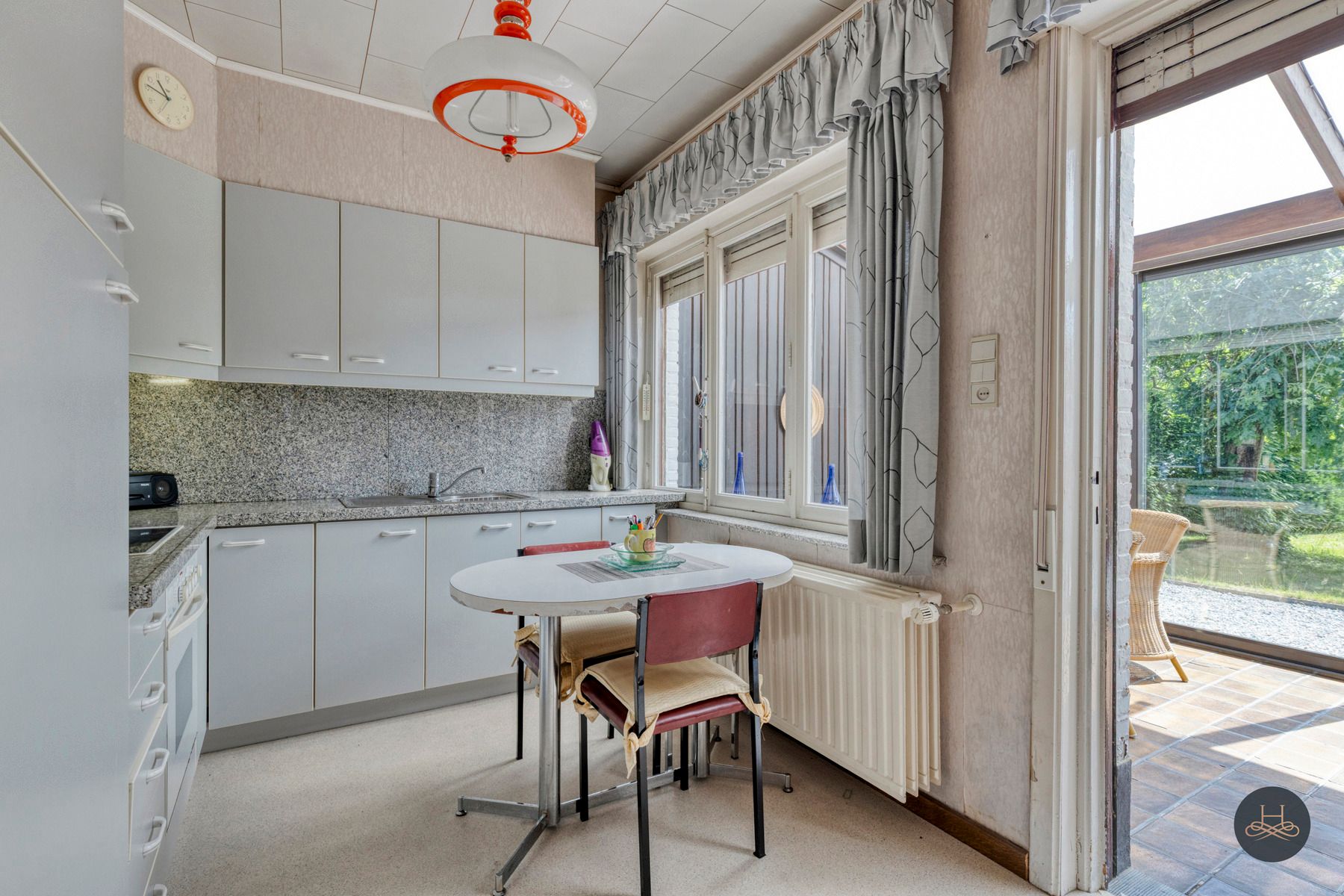 Charmante te renoveren open woning met enorme tuin en bos foto 10
