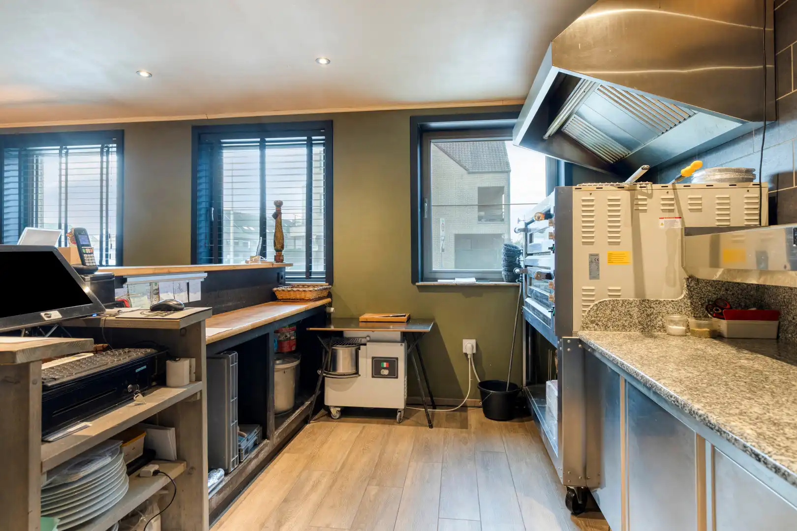 Te koop: Succesvolle broodjeszaak & trattoria met ruim overdekt terras foto 26