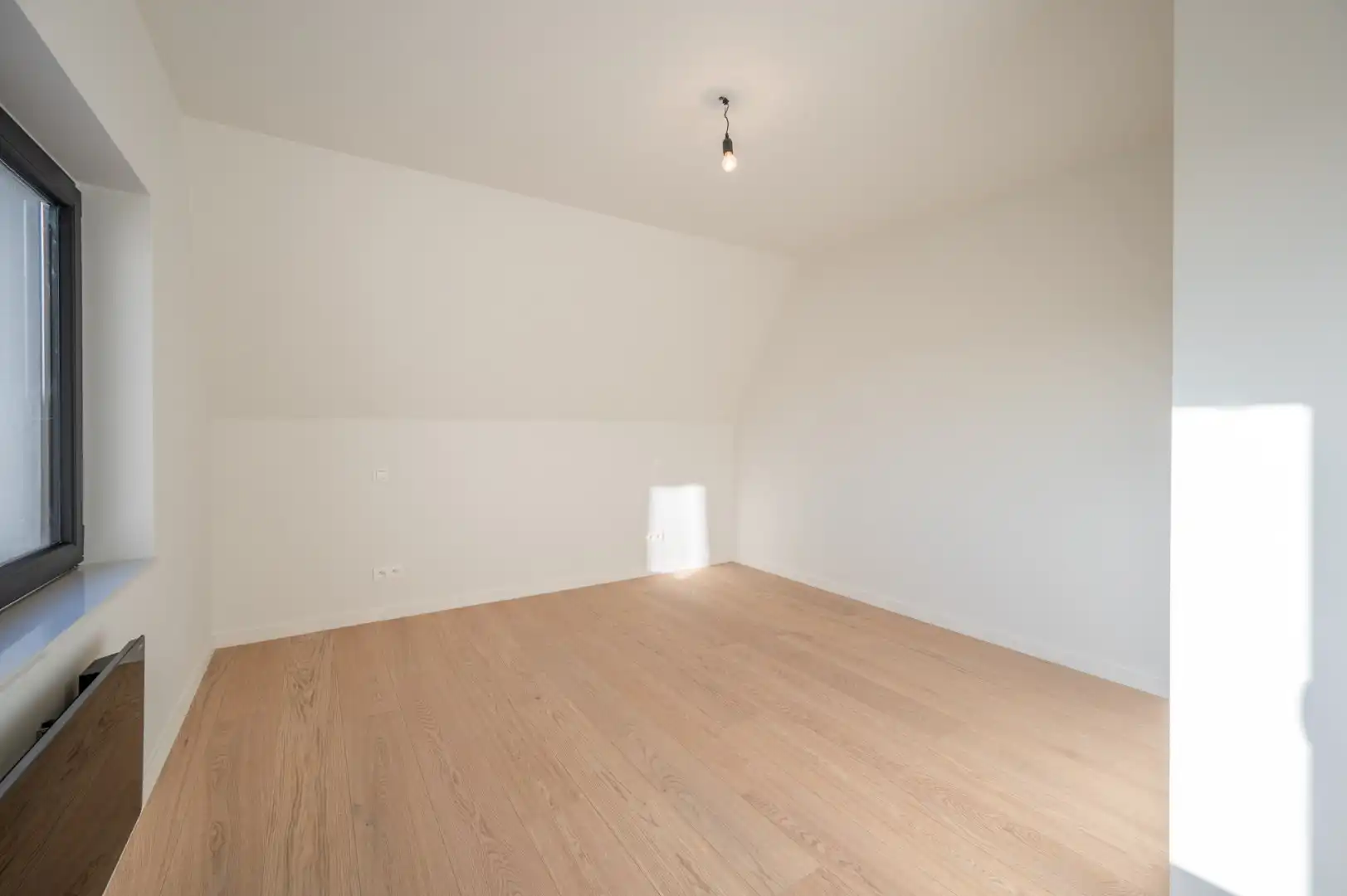 Volledig gerenoveerde en energiezuinige woning met prachtige diepe tuin foto 18