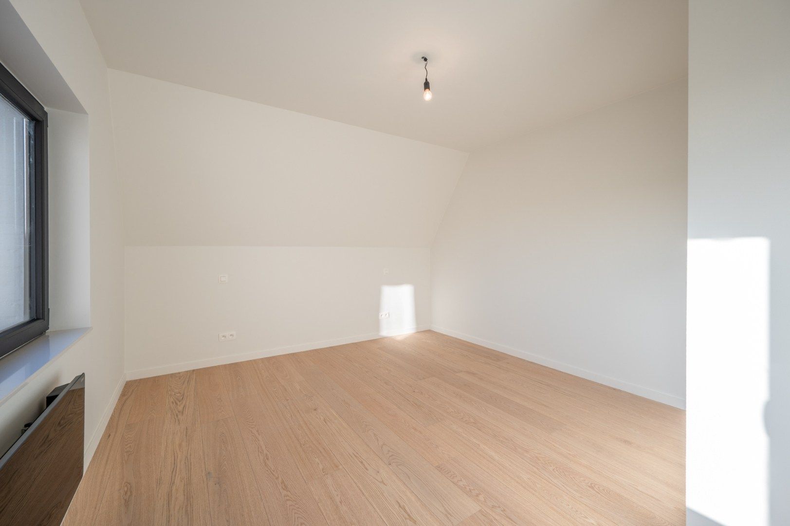 Volledig gerenoveerde en energiezuinige woning met prachtige diepe tuin foto 18