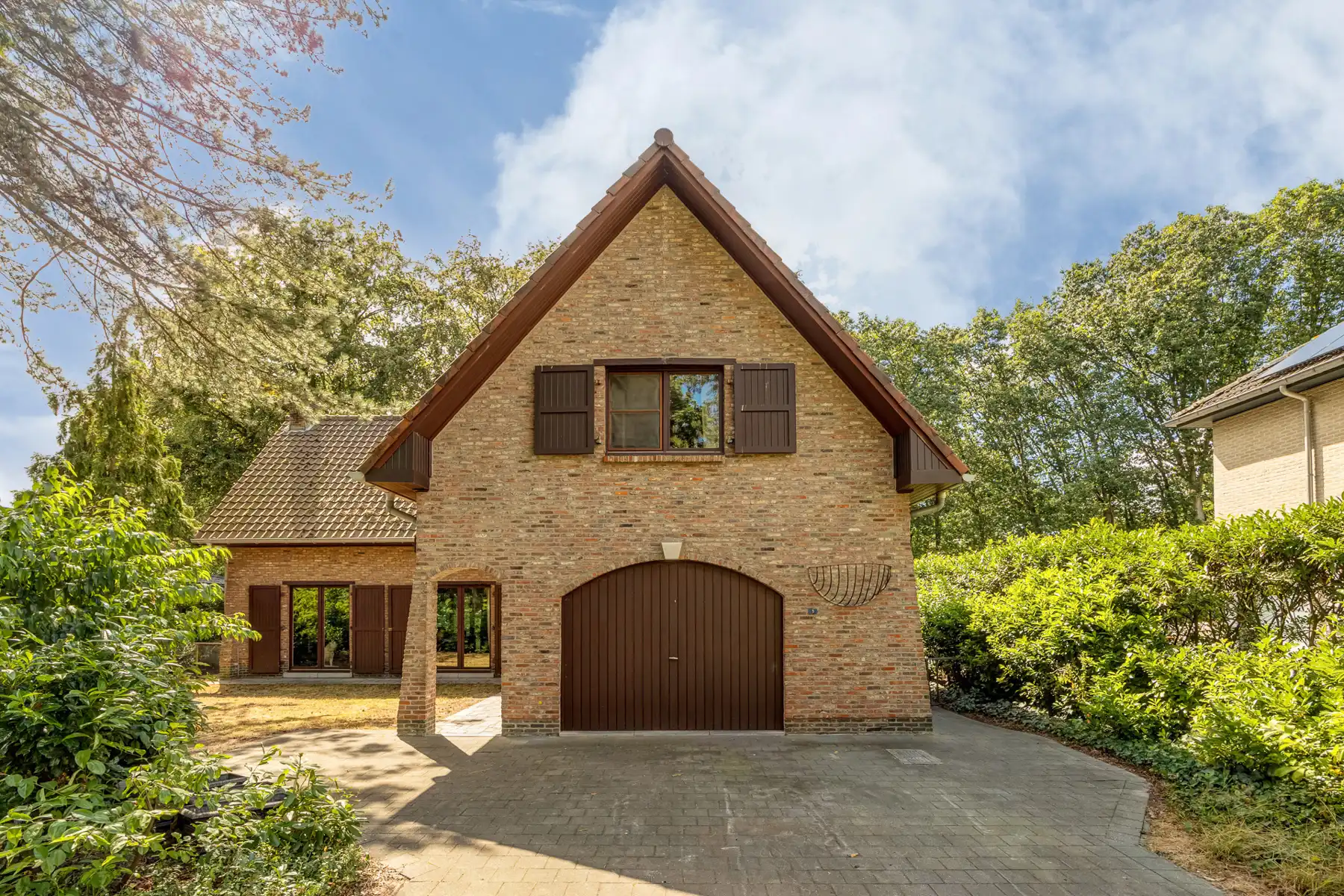Te renoveren villa met paardenstallen op ca. 1753 m². foto 16