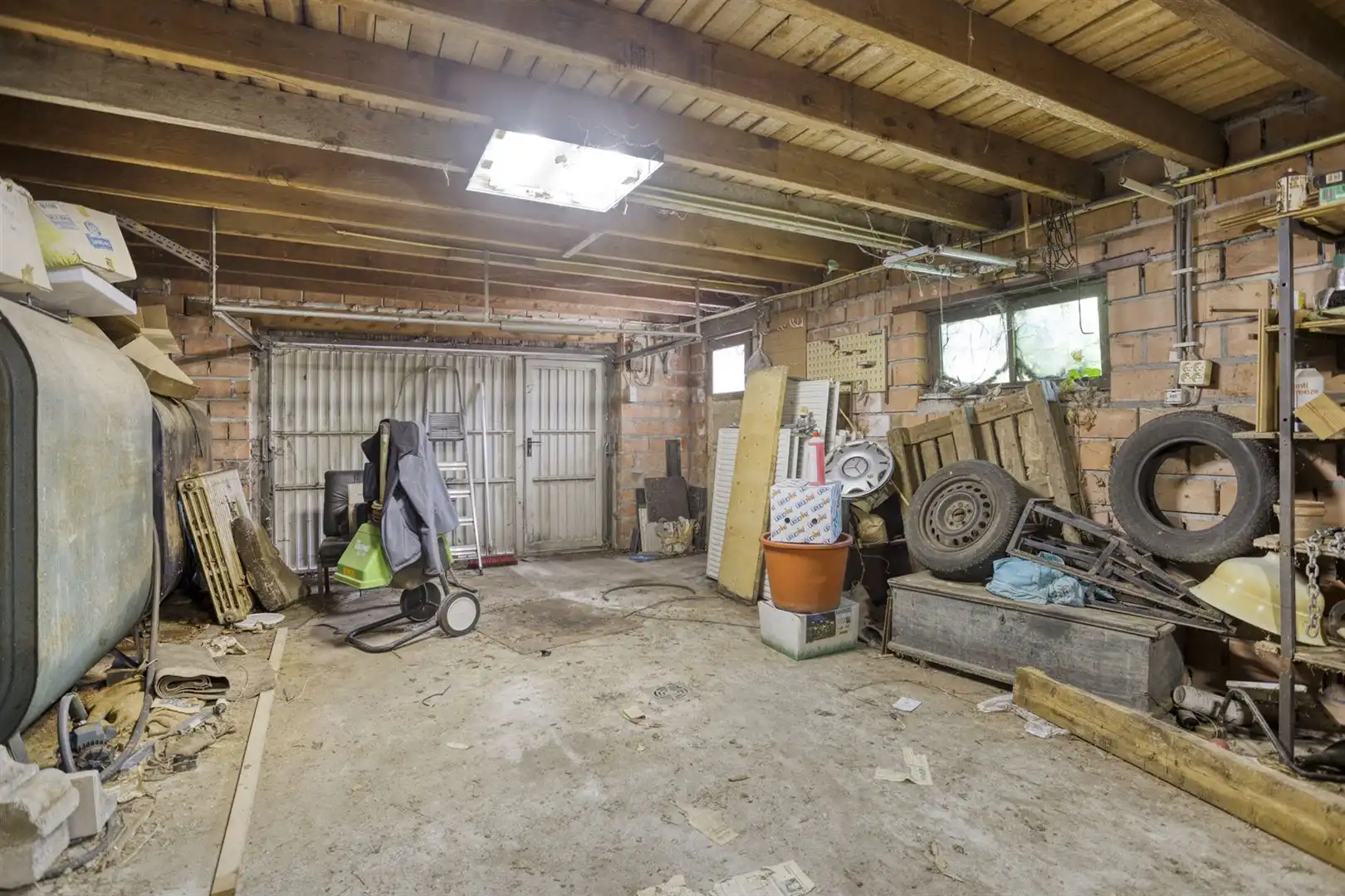 TE KOOP: Te renoveren woning op een perceel van 11a33ca! foto 27