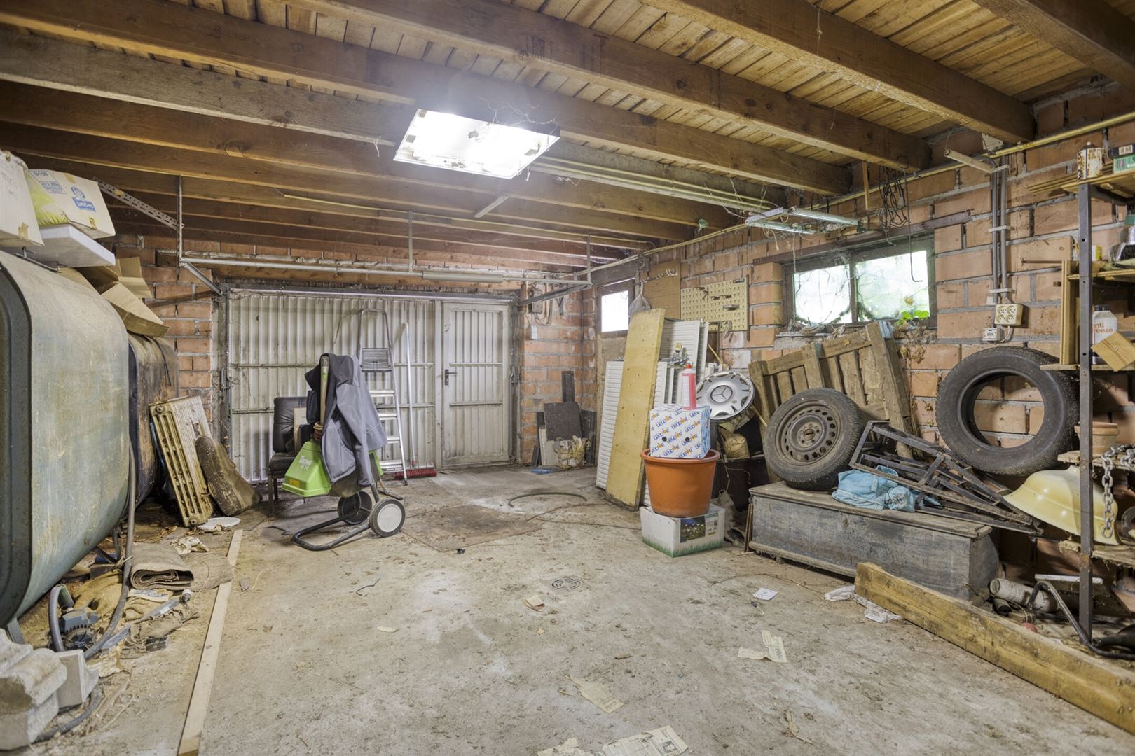 TE KOOP: Te renoveren woning op een perceel van 11a33ca! foto 27