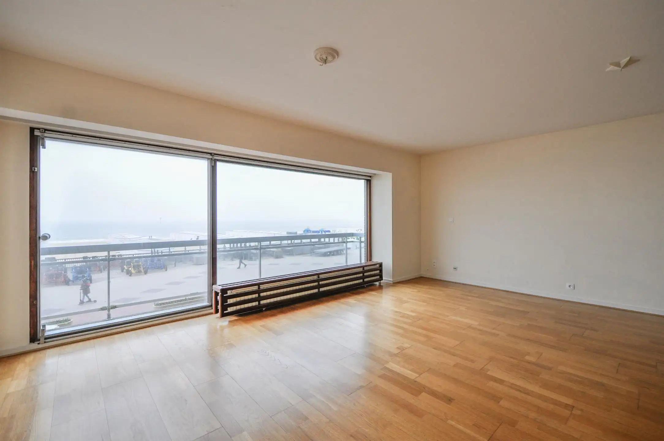 Aangenaam 2-slpk. appartement op de Zeedijk van het Zoute... foto 2