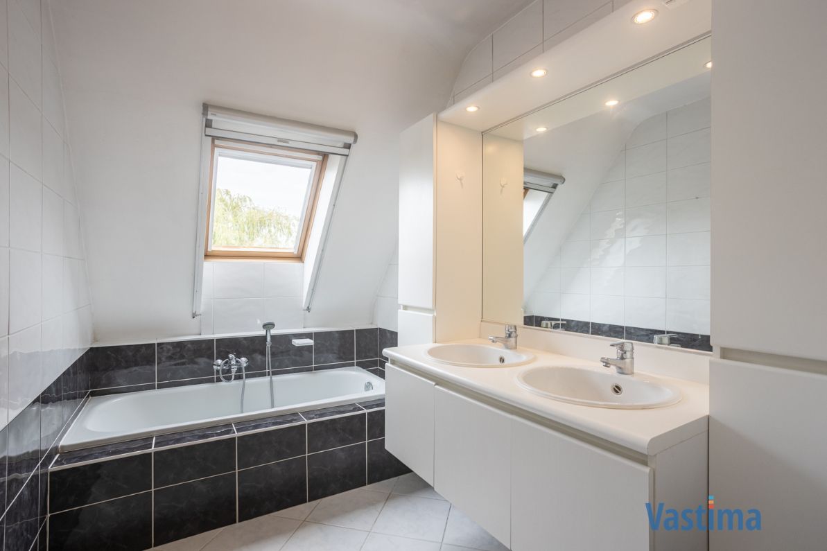 Licht, ruimte en locatie – appartement met 2 slaapkamers, groot terras en garage foto 13