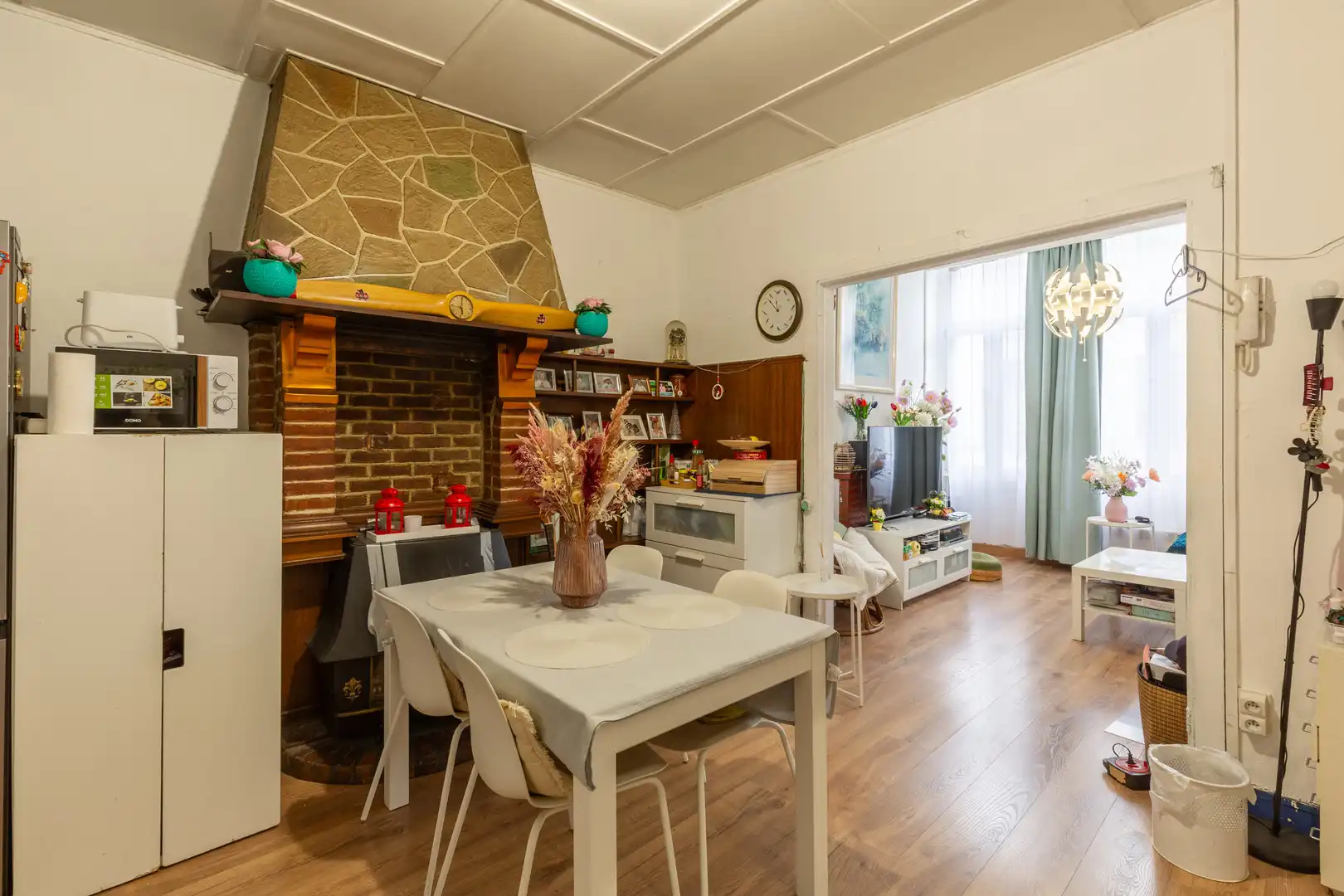 Te renoveren woning met 4 slpk en veel potentieel foto 2