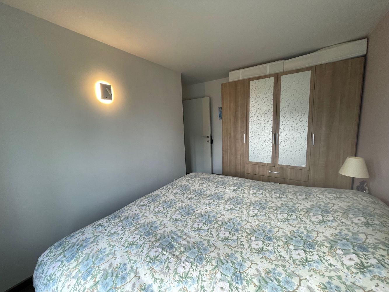 Ongemeubeld gelijkvloersappartement met twee slaapkamers, een terras en een staanplaats. foto 12