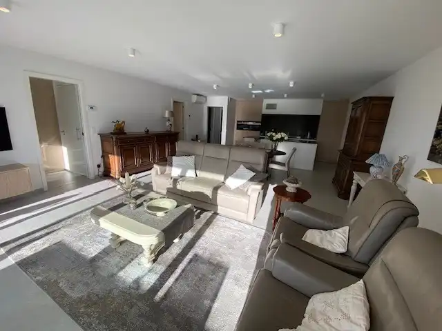 Ruim en instapklaar appartement met 3 slaapkamers, 2 terrassen en garage. foto 9