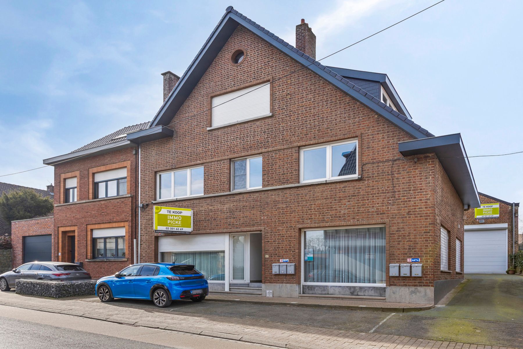 Opbrengsteigendom 2 appartementen en 2 commerciële ruimtes foto {{pictureIndex}}