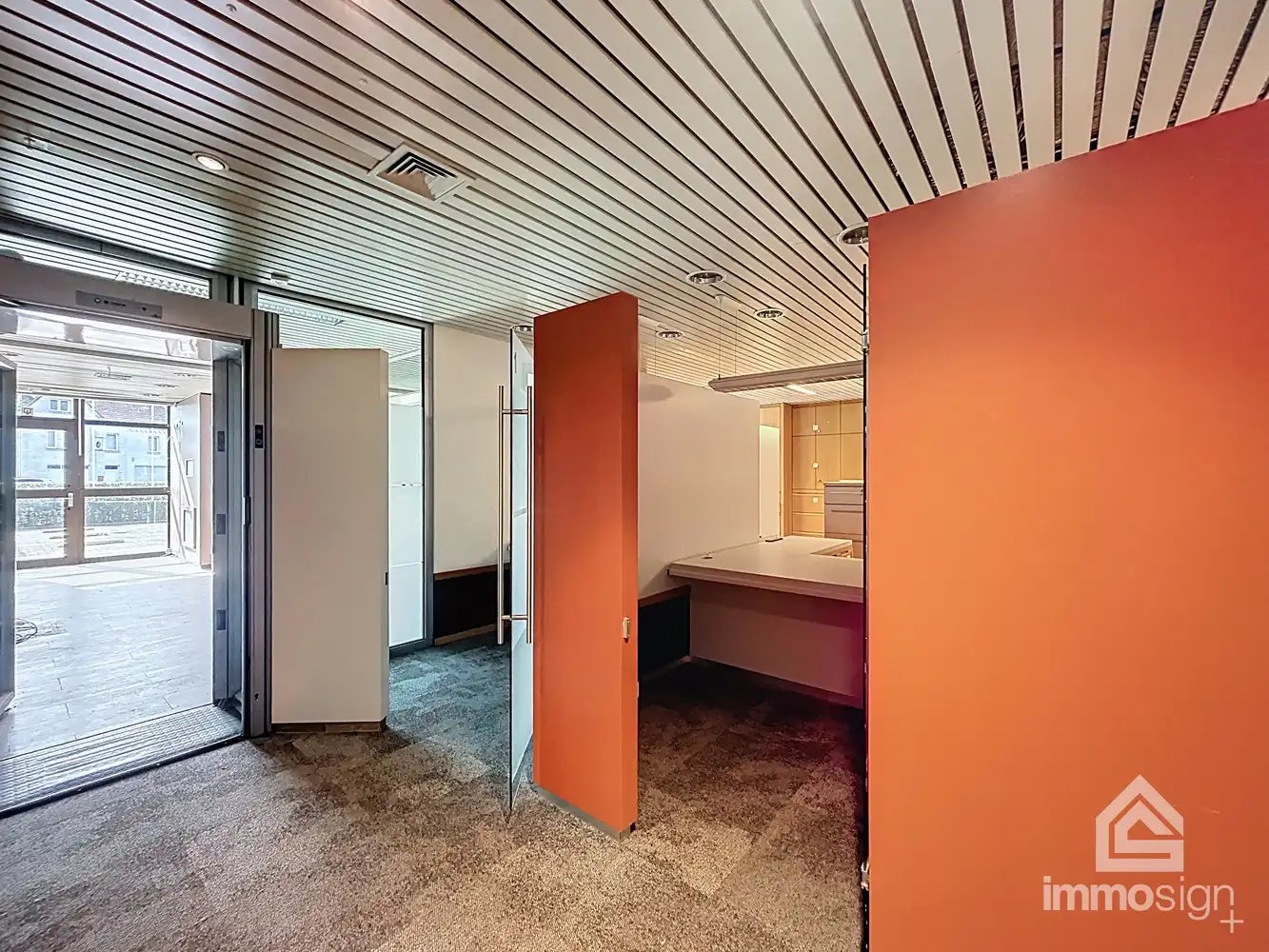 Gelijkvloerse kantoorruime van 243m² langs de Rijksweg foto 5