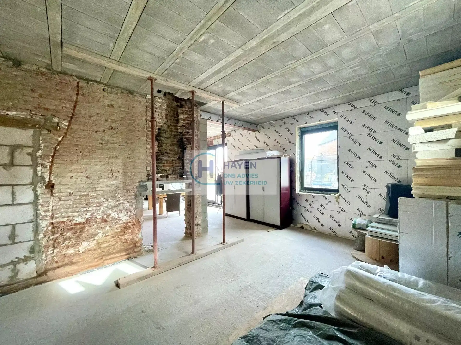 Zeer ruime woning in afwerkingsfase met veel potentieel op een groot perceel van 2.140m² foto 24