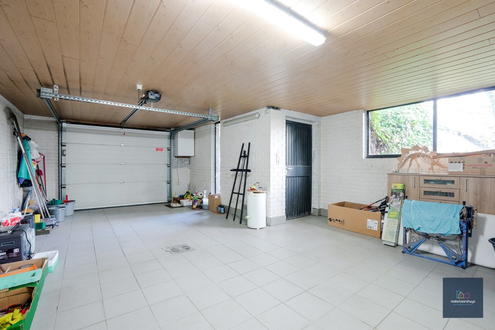 Architecturale woning op een rustige ligging foto 29