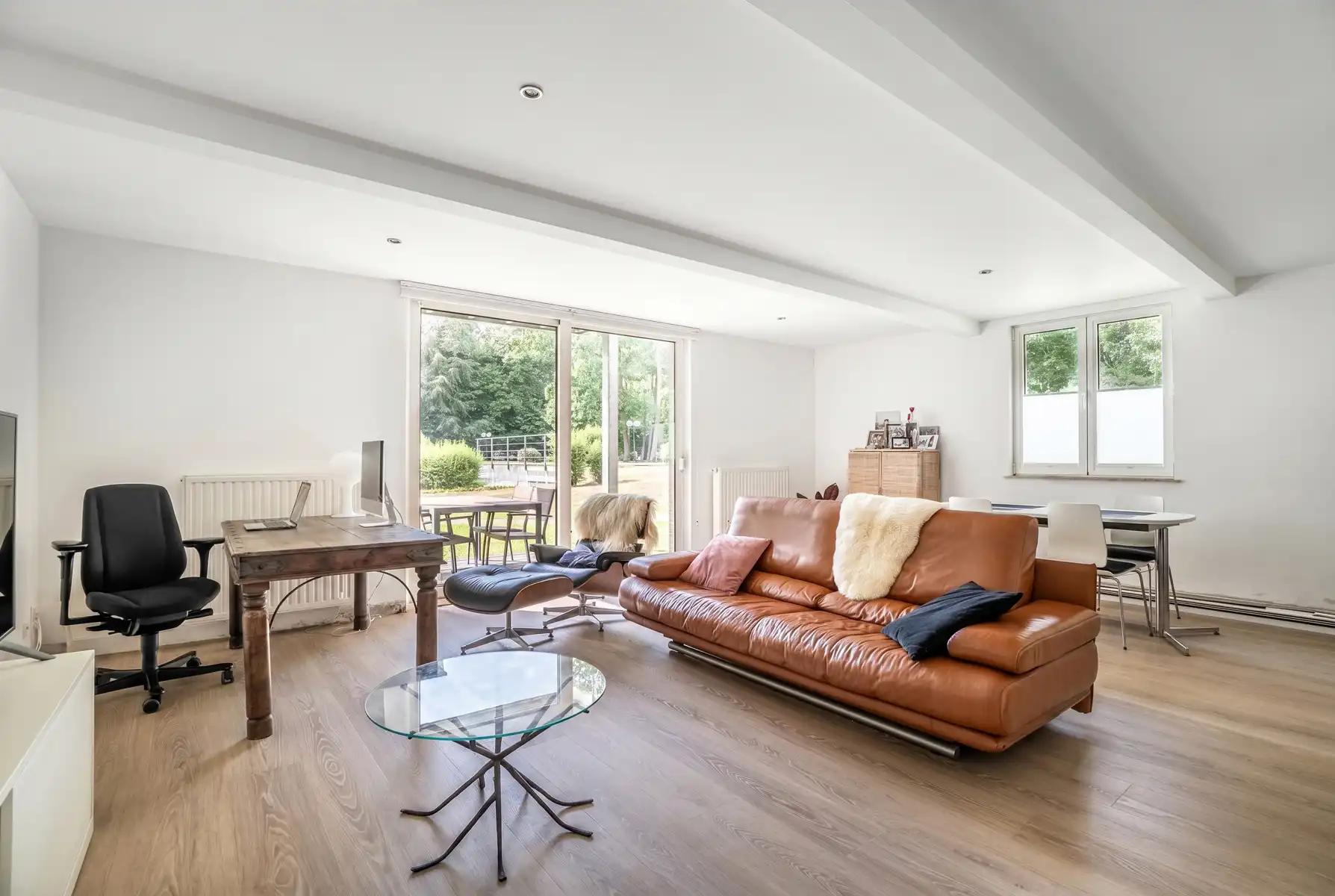 Gelijkvloers erfgoedappartement met tuin in Halle foto 6
