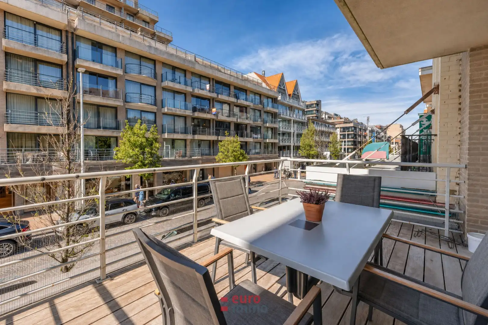 Pal in de winkel/wandelstraat gelegen appartement met 2 slaapkamers én super terras! foto 10