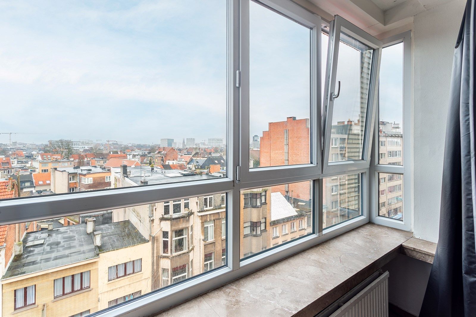Instapklaar en ruim appartement met 2/3 slpks en terras foto 5