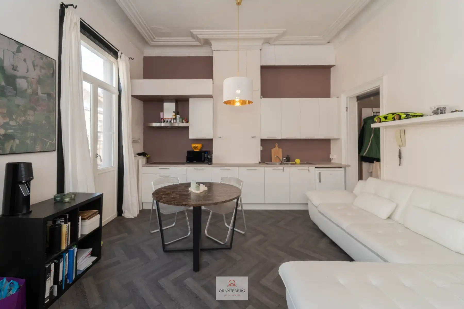 Charmant appartement in hartje stad met balkon foto 11