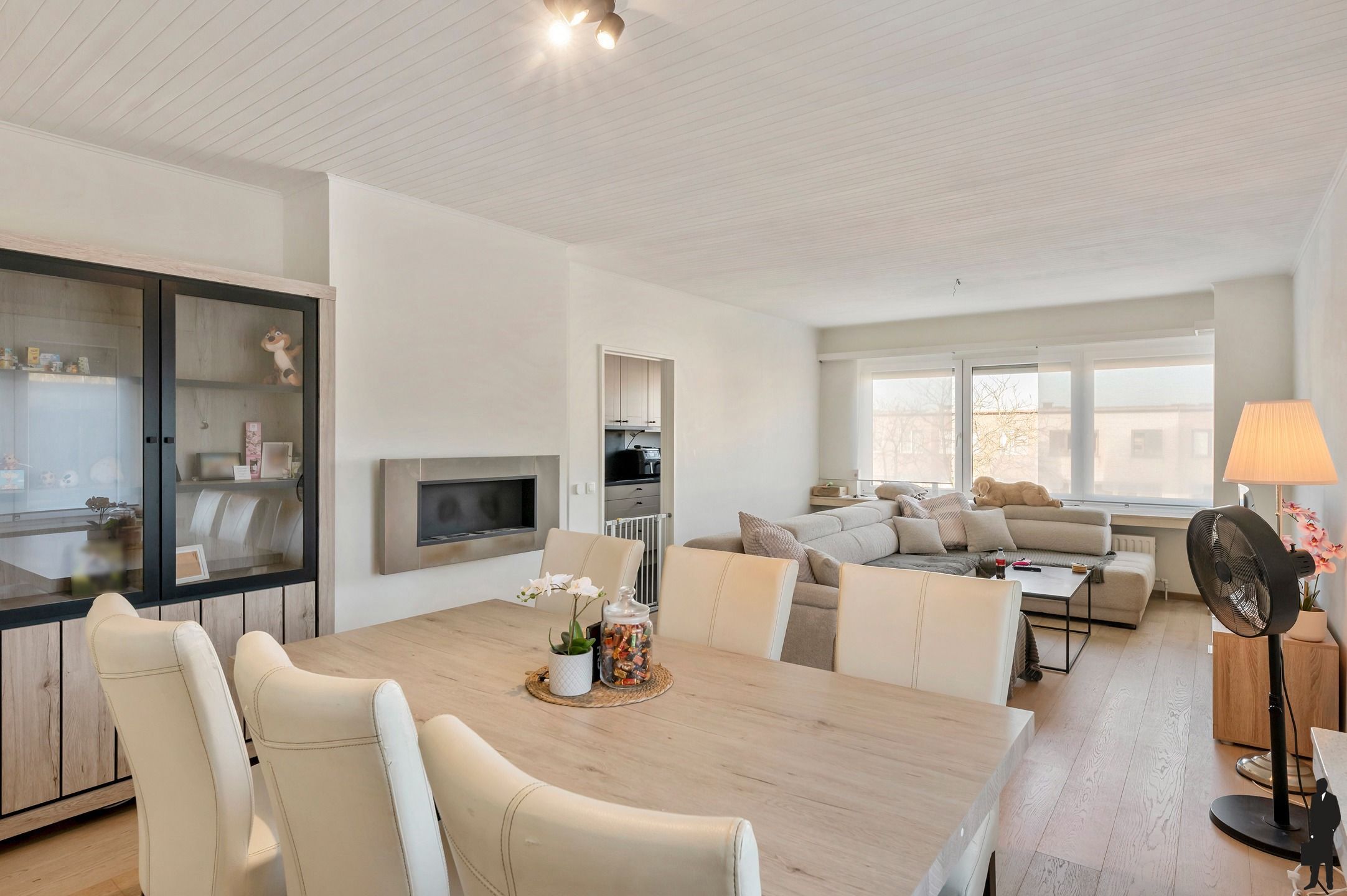 Appartement met terras + garage te Hoevenen! foto 3